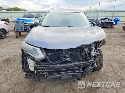 Piąte zdjęcie samochodu w środku: 2017 NISSAN ROGUE S VIN:KNMAT2MV9HP523176 - miniatura