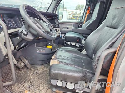 Zdjęcie 7 z 13 samochodu: 2020 FREIGHTLINER CASCADIA 126 SEMI TRUCK VIN:1FUJHHDR5LLLC7716 - miniatura