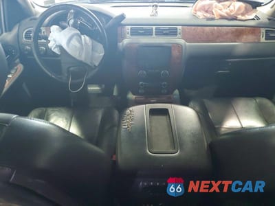 Zdjęcie 8 z 14 samochodu: 2008 CHEVROLET SUBURBAN K1500 LS VIN:3GNFK16388G300427 - miniatura