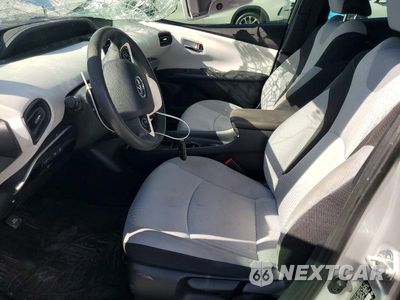 Zdjęcie 7 z 12 samochodu: 2017 TOYOTA PRIUS TWO VIN:JTDKBRFU2H3045064 - miniatura