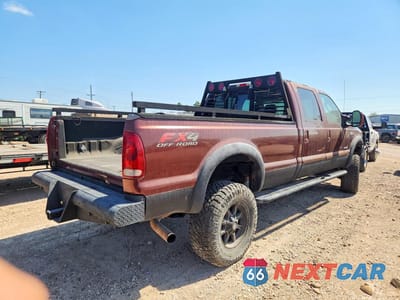Trzecie zdjęcie samochodu z tyłu: 2006 FORD F350 SRW SUPER DUTY VIN:1FTWW31P26EA31946 - miniatura
