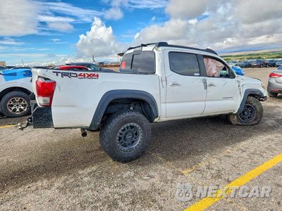 Trzecie zdjęcie samochodu z tyłu: 2017 TOYOTA TACOMA TRD OFF-ROAD VIN:3TMCZ5AN0HM054952 - miniatura