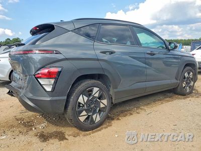 Trzecie zdjęcie samochodu z tyłu: 2025 HYUNDAI KONA SEL VIN:KM8HB3AB3SU270894 - miniatura