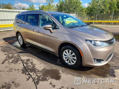 Czwarte zdjęcie samochodu z boku: 2018 CHRYSLER PACIFICA TOURING L PLUS VIN:2C4RC1EG1JR110914 - miniatura