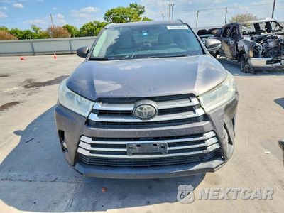 Piąte zdjęcie samochodu w środku: 2017 TOYOTA HIGHLANDER XLE VIN:5TDKZRFH1HS511029 - miniatura