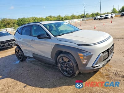 Czwarte zdjęcie samochodu z boku: 2026 HYUNDAI KONA SEL SPORT VIN:KM8HF3AB9TU488747 - miniatura