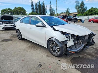 Czwarte zdjęcie samochodu z boku: 2024 KIA FORTE LXS VIN:3KPF24AD9RE728028 - miniatura