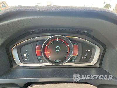 Zdjęcie 9 z 12 samochodu: 2015 VOLVO V60 PREMIER+ VIN:YV140MEC4F1195206 - miniatura