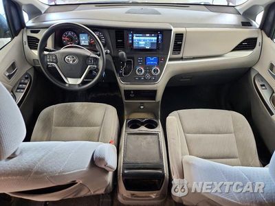 Zdjęcie 8 z 13 samochodu: 2017 TOYOTA SIENNA LE VIN:5TDKZ3DC1HS887962 - miniatura