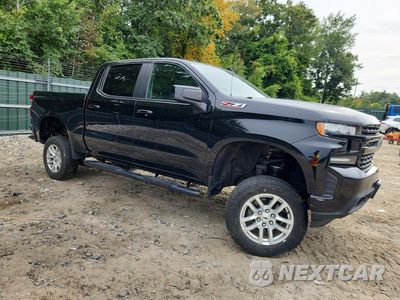 Czwarte zdjęcie samochodu z boku: 2020 CHEVROLET SILVERADO K1500 RST VIN:1GCUYEEL1LZ309955 - miniatura