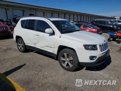 Czwarte zdjęcie samochodu z boku: 2017 JEEP COMPASS LATITUDE VIN:1C4NJDEB4HD125303 - miniatura