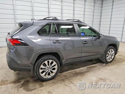Trzecie zdjęcie samochodu z tyłu: 2025 TOYOTA RAV4 XLE PREMIUM VIN:2T3C1RFVXSC307628 - miniatura