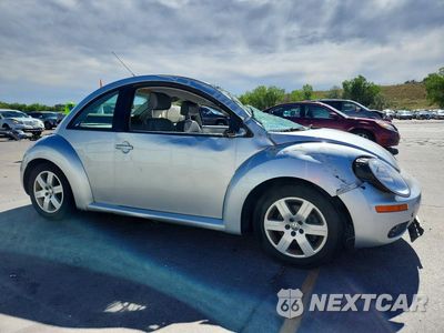 Czwarte zdjęcie samochodu z boku: 2007 VOLKSWAGEN NEW BEETLE 2.5L VIN:3VWPW31C27M506487 - miniatura
