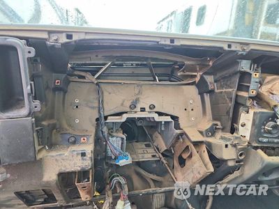 Zdjęcie 9 z 12 samochodu: 2004 CHEVROLET SILVERADO K3500 VIN:1GBJK34134E175522 - miniatura