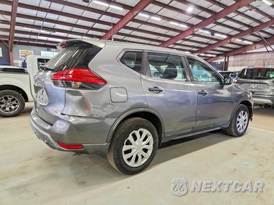 Trzecie zdjęcie samochodu z tyłu: 2017 NISSAN ROGUE S VIN:KNMAT2MV4HP532206 - miniatura
