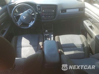 Zdjęcie 8 z 12 samochodu: 2016 MITSUBISHI OUTLANDER ES VIN:JA4AD2A39GZ019773 - miniatura