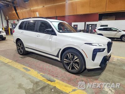 Czwarte zdjęcie samochodu z boku: 2025 BMW X7 M60I VIN:5UX33EM09S9W47716 - miniatura