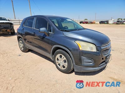 Czwarte zdjęcie samochodu z boku: 2016 CHEVROLET TRAX LS VIN:3GNCJKSB1GL158775 - miniatura