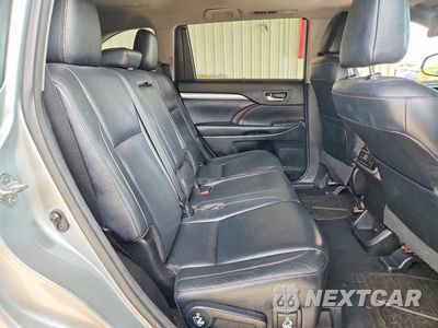 Zdjęcie 11 z 13 samochodu: 2017 TOYOTA HIGHLANDER XLE VIN:5TDKZRFH8HS516910 - miniatura
