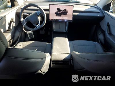Zdjęcie 8 z 13 samochodu: 2026 TESLA MODEL Y VIN:7SAYGDED4TA695039 - miniatura