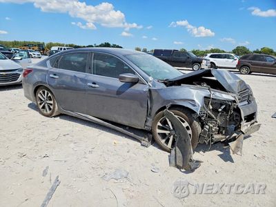 Czwarte zdjęcie samochodu z boku: 2017 NISSAN ALTIMA 2.5 SR VIN:1N4AL3AP9HC476921 - miniatura