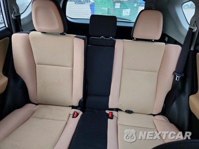 Zdjęcie 10 z 13 samochodu: 2016 TOYOTA RAV4 XLE VIN:JTMRFREV3GJ070627 - miniatura
