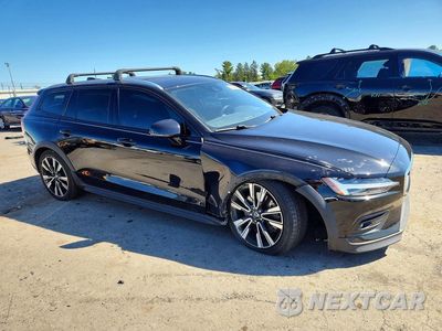 Czwarte zdjęcie samochodu z boku: 2021 VOLVO V60 CROSS COUNTRY T5 MOMENTUM VIN:YV4102WK3M1066029 - miniatura