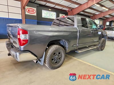 Trzecie zdjęcie samochodu z tyłu: 2017 TOYOTA TUNDRA SR5 VIN:5TFUM5F16HX070432 - miniatura