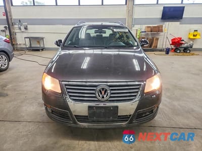 Piąte zdjęcie samochodu w środku: 2008 VOLKSWAGEN PASSAT WAGON LUX VIN:WVWTK93C88E108768 - miniatura