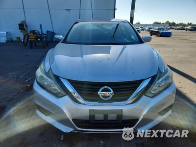 Piąte zdjęcie samochodu w środku: 2017 NISSAN ALTIMA 2.5 S VIN:1N4AL3AP7HN320445 - miniatura