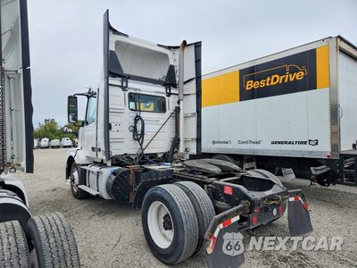 Drugie zdjęcie samochodu z przodu: 2018 VOLVO VNL SEMI TRUCK VIN:4V4N39TG1JN892617 - miniatura