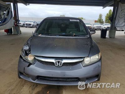 Piąte zdjęcie samochodu w środku: 2010 HONDA CIVIC LX VIN:2HGFA1F53AH331282 - miniatura