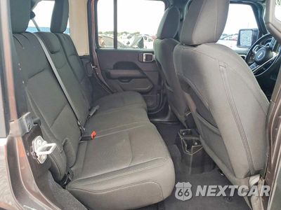 Zdjęcie 10 z 12 samochodu: 2018 JEEP WRANGLER UNLIMITED SAHARA VIN:1C4HJXEG9JW311018 - miniatura