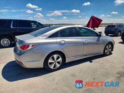Trzecie zdjęcie samochodu z tyłu: 2012 HYUNDAI SONATA HYBRID VIN:KMHEC4A46CA061398 - miniatura