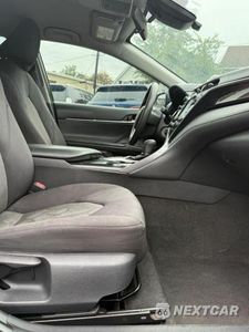 Zdjęcie 6 z 10 samochodu: 2018 TOYOTA CAMRY LE VIN:4T1B11HK3JU045926 - miniatura
