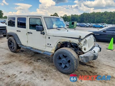 Czwarte zdjęcie samochodu z boku: 2008 JEEP WRANGLER UNLIMITED X VIN:1J4GB39158L513318 - miniatura