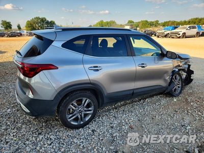 Trzecie zdjęcie samochodu z tyłu: 2022 KIA SELTOS S VIN:KNDEU2AA2N7318844 - miniatura