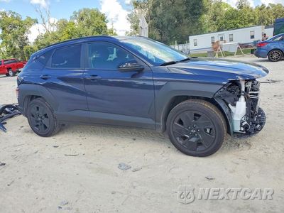 Czwarte zdjęcie samochodu z boku: 2026 HYUNDAI KONA SEL SPORT VIN:KM8HF3AB0TU461811 - miniatura