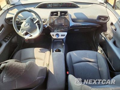 Zdjęcie 8 z 12 samochodu: 2018 TOYOTA PRIUS TWO VIN:JTDKBRFU8J3062571 - miniatura
