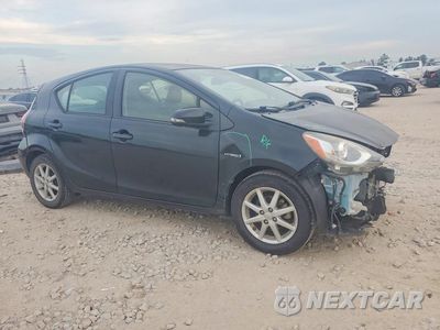 Czwarte zdjęcie samochodu z boku: 2015 TOYOTA PRIUS C FOUR VIN:JTDKDTB39F1089785 - miniatura