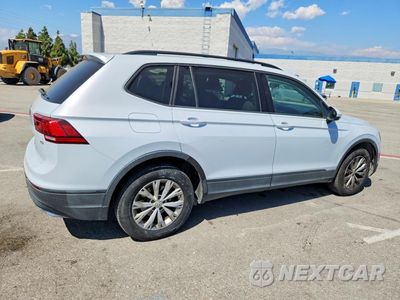 Trzecie zdjęcie samochodu z tyłu: 2018 VOLKSWAGEN TIGUAN S VIN:3VV1B7AXXJM090731 - miniatura