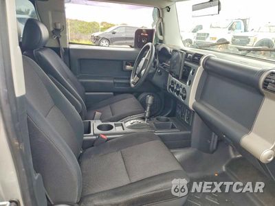 Zdjęcie 7 z 13 samochodu: 2007 TOYOTA FJ CRUISER BASE VIN:JTEZU11F570011263 - miniatura