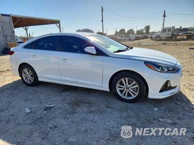 Czwarte zdjęcie samochodu z boku: 2018 HYUNDAI SONATA SE VIN:5NPE24AF1JH631399 - miniatura