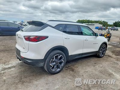 Trzecie zdjęcie samochodu z tyłu: 2021 CHEVROLET BLAZER RS VIN:3GNKBERS1MS561768 - miniatura