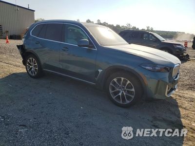 Czwarte zdjęcie samochodu z boku: 2024 BMW X5 XDRIVE40I VIN:5UX23EU04R9U48921 - miniatura