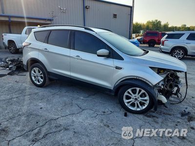 Czwarte zdjęcie samochodu z boku: 2018 FORD ESCAPE SE VIN:1FMCU0GD0JUA16909 - miniatura