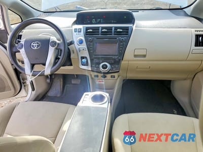 Zdjęcie 8 z 12 samochodu: 2013 TOYOTA PRIUS V THREE VIN:JTDZN3EU8D3194030 - miniatura