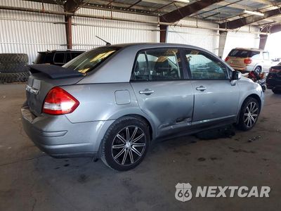 Trzecie zdjęcie samochodu z tyłu: 2010 NISSAN VERSA 1.8 S VIN:3N1BC1AP1AL392480 - miniatura