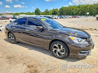 Czwarte zdjęcie samochodu z boku: 2017 HONDA ACCORD LX VIN:1HGCR2F3XHA148177 - miniatura