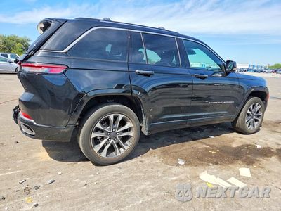 Trzecie zdjęcie samochodu z tyłu: 2023 JEEP GRAND CHEROKEE OVERLAND VIN:1C4RJHDG4PC670511 - miniatura